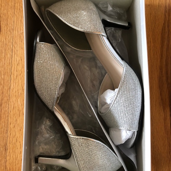 David’s Bridal heels - Picture 2 of 4